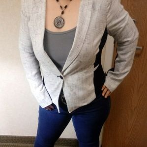 Gray, white, and black blazer by Masissimo
